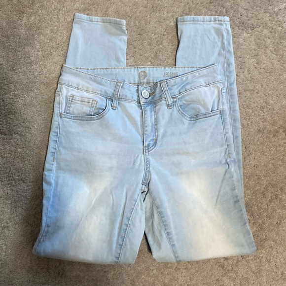 Juniors Women’s SO Size 7 Light Wash Blue Denim Super Skinny Jeggings - Picture 1 of 10